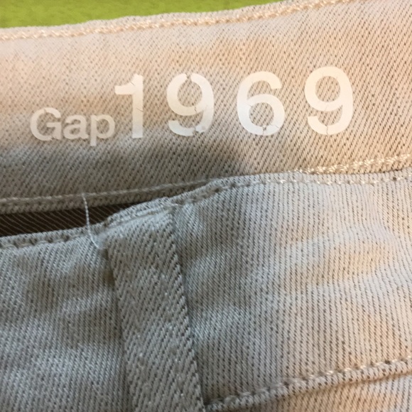 Gap 1969 Jeans. 33/16R. Never Worn. - Picture 4 of 5